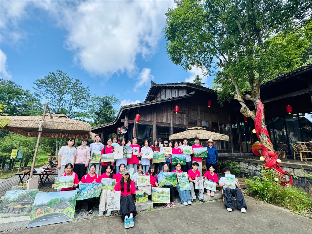 妙笔绘荆竹 丹青助振兴 ——NG集团 - 10年老台,有梦你就来艺术两院“三下乡”实践团赴武隆荆竹村开展写生实践